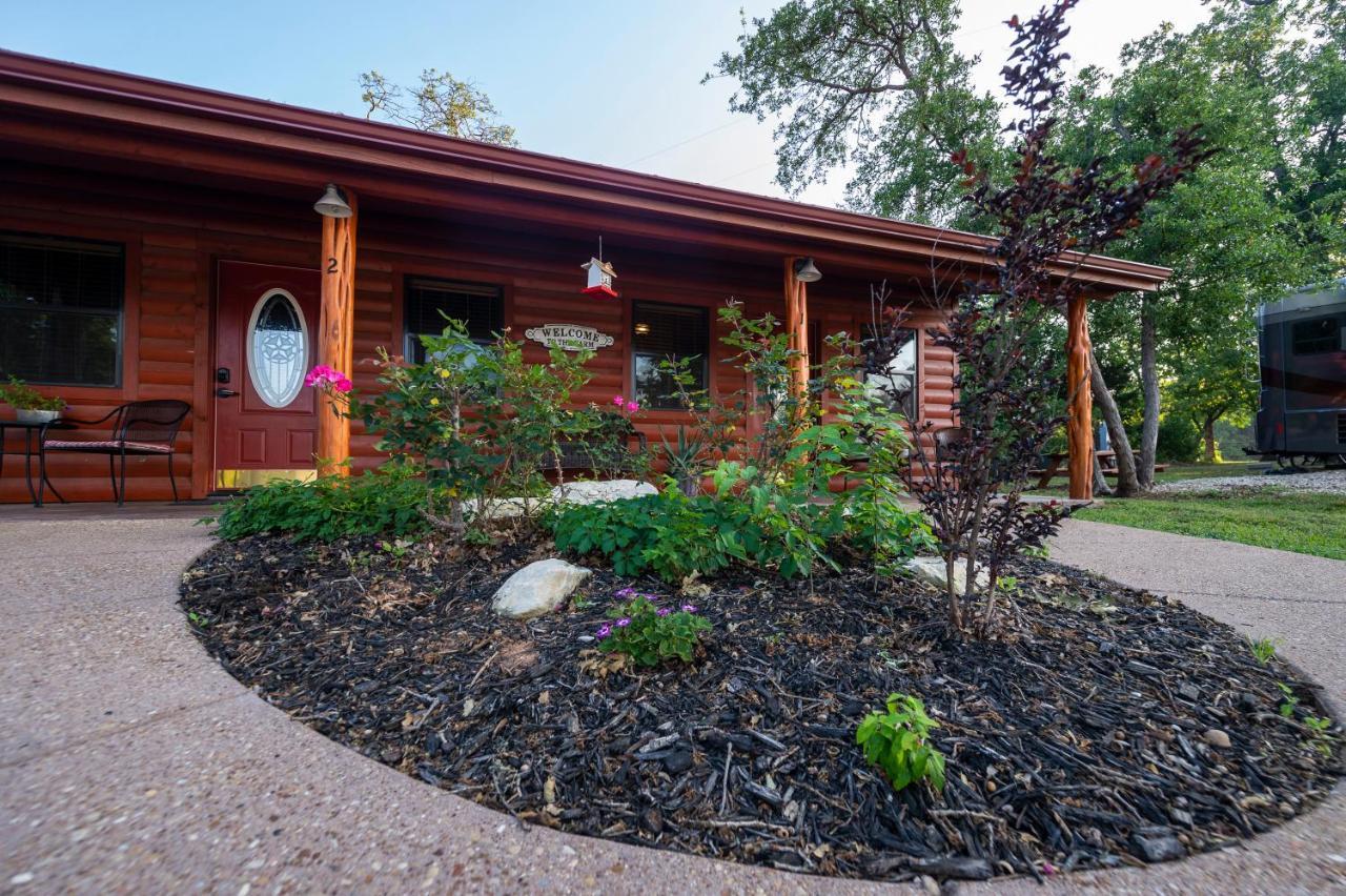 Cabin 1 Rental 15 Minutes From Magnolia And Baylor Waco Exterior photo