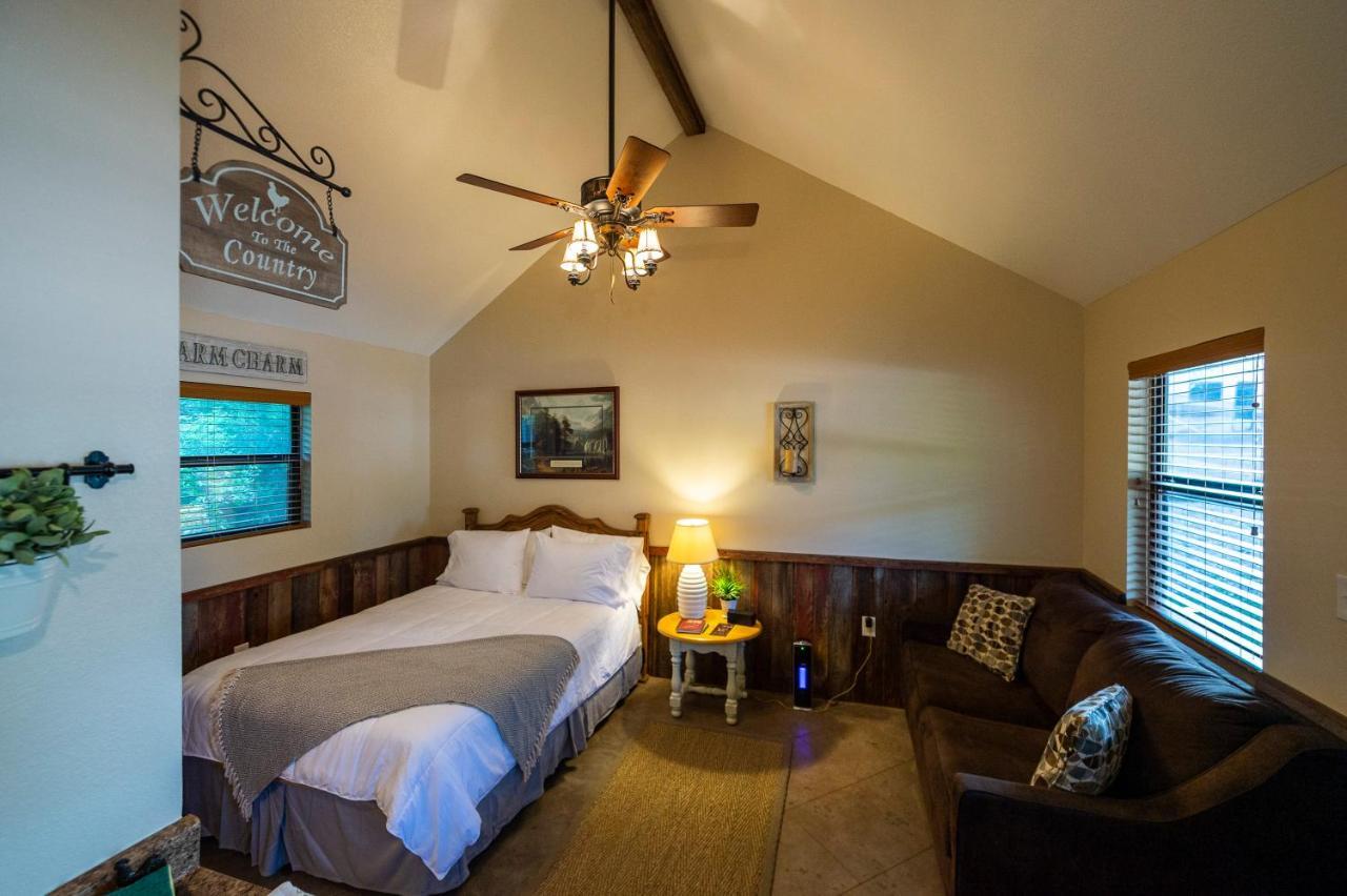 Cabin 1 Rental 15 Minutes From Magnolia And Baylor Waco Exterior photo