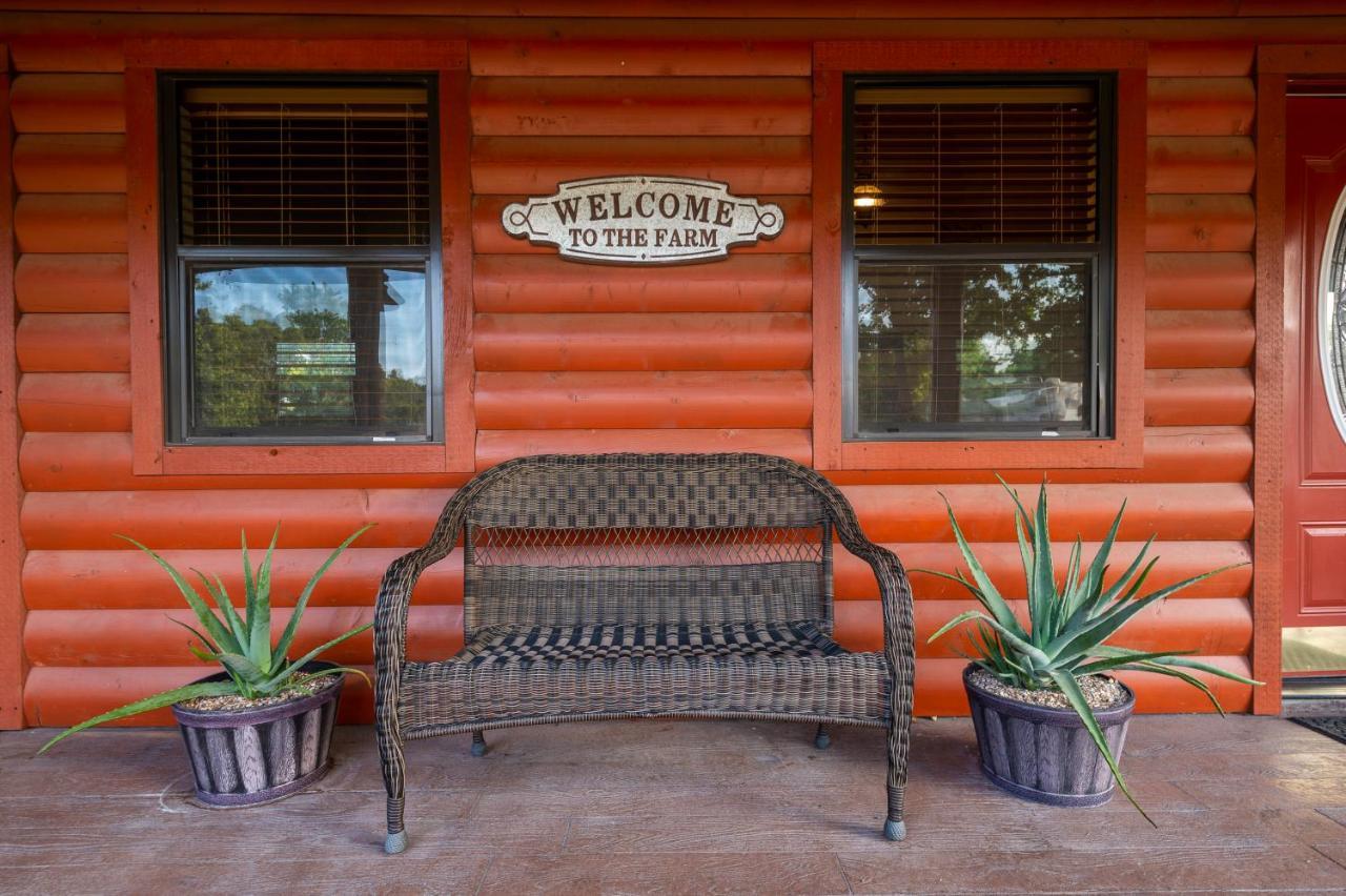 Cabin 1 Rental 15 Minutes From Magnolia And Baylor Waco Exterior photo