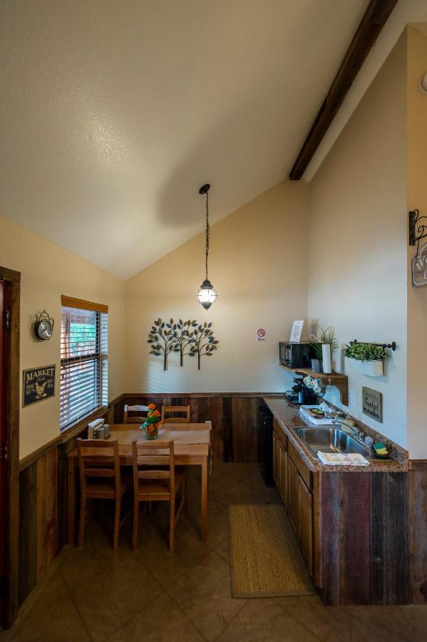 Cabin 1 Rental 15 Minutes From Magnolia And Baylor Waco Exterior photo