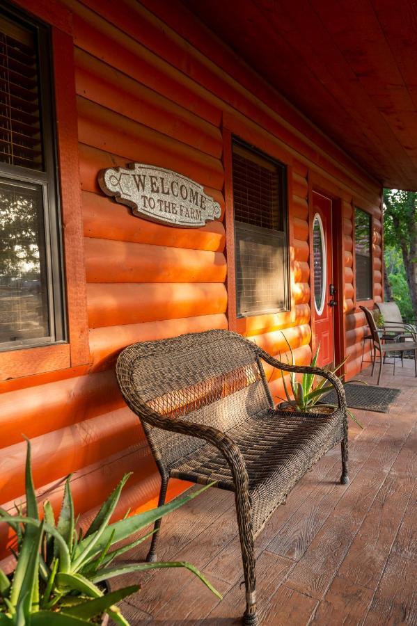 Cabin 1 Rental 15 Minutes From Magnolia And Baylor Waco Exterior photo